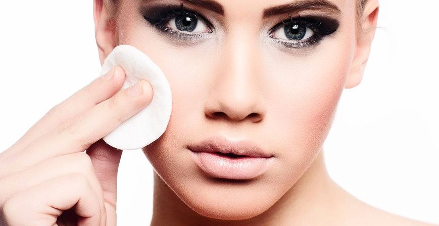 How To Properly Remove Your Makeup And Avoid Damaging Your Skin